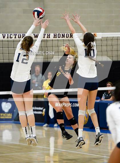 Thumbnail 1 in Menlo School vs. Point Loma (CIF State D4 Final) photogallery.
