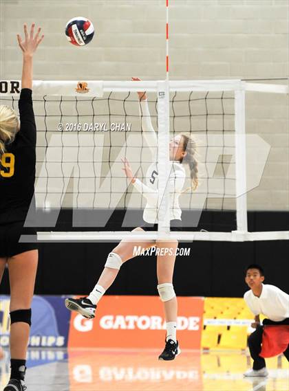 Thumbnail 2 in Menlo School vs. Point Loma (CIF State D4 Final) photogallery.