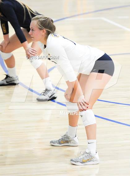 Thumbnail 1 in Menlo School vs. Point Loma (CIF State D4 Final) photogallery.