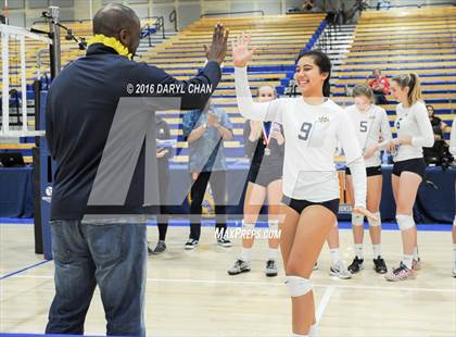 Thumbnail 2 in Menlo School vs. Point Loma (CIF State D4 Final) photogallery.
