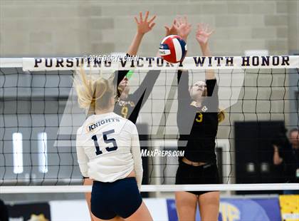 Thumbnail 1 in Menlo School vs. Point Loma (CIF State D4 Final) photogallery.