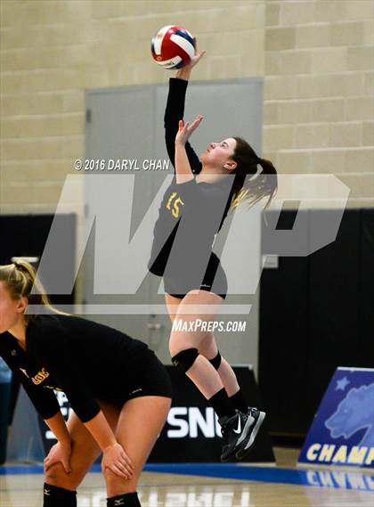 Thumbnail 3 in Menlo School vs. Point Loma (CIF State D4 Final) photogallery.
