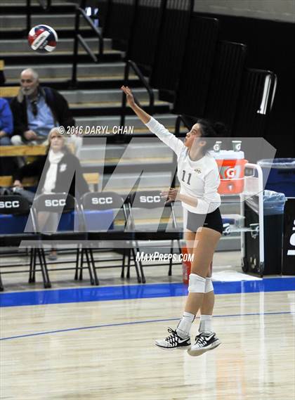 Thumbnail 2 in Menlo School vs. Point Loma (CIF State D4 Final) photogallery.