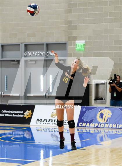 Thumbnail 3 in Menlo School vs. Point Loma (CIF State D4 Final) photogallery.