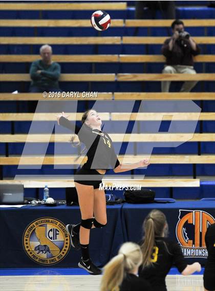 Thumbnail 2 in Menlo School vs. Point Loma (CIF State D4 Final) photogallery.