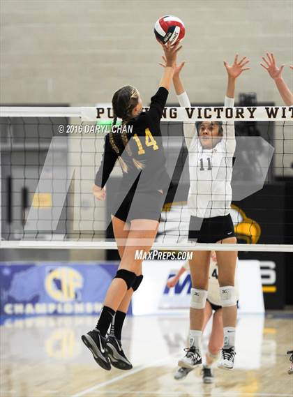 Thumbnail 2 in Menlo School vs. Point Loma (CIF State D4 Final) photogallery.
