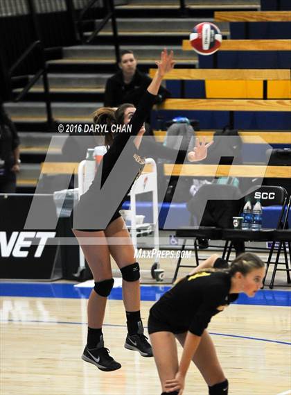 Thumbnail 2 in Menlo School vs. Point Loma (CIF State D4 Final) photogallery.