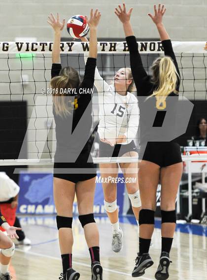 Thumbnail 3 in Menlo School vs. Point Loma (CIF State D4 Final) photogallery.