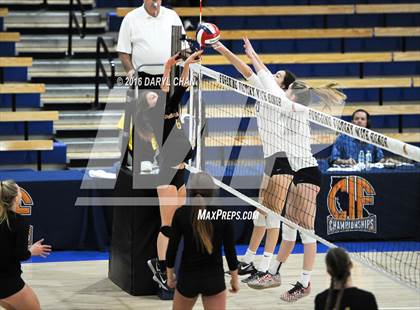 Thumbnail 2 in Menlo School vs. Point Loma (CIF State D4 Final) photogallery.