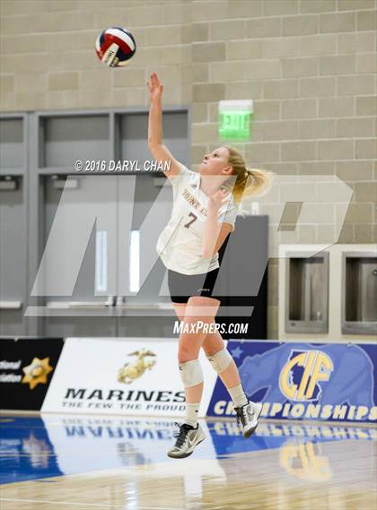 Thumbnail 1 in Menlo School vs. Point Loma (CIF State D4 Final) photogallery.
