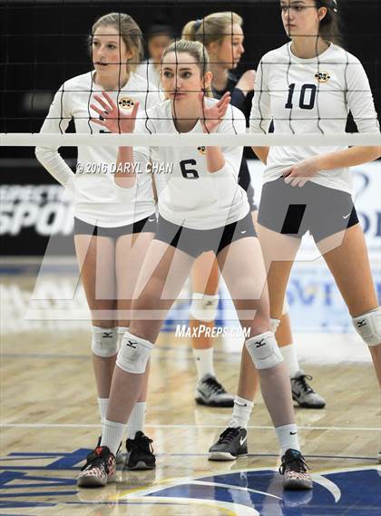 Thumbnail 1 in Menlo School vs. Point Loma (CIF State D4 Final) photogallery.