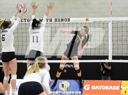 Thumbnail 1 in Menlo School vs. Point Loma (CIF State D4 Final) photogallery.