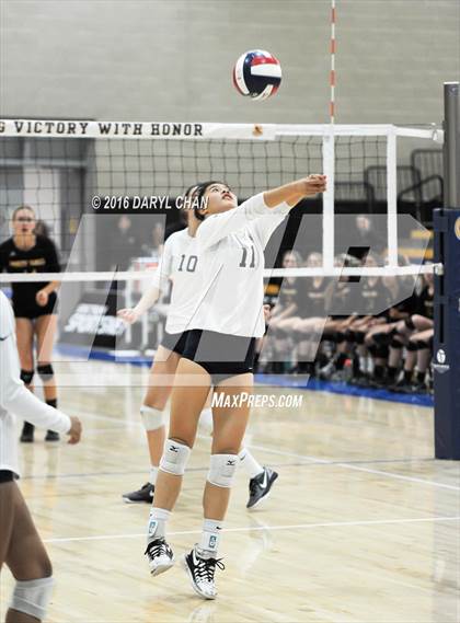 Thumbnail 3 in Menlo School vs. Point Loma (CIF State D4 Final) photogallery.
