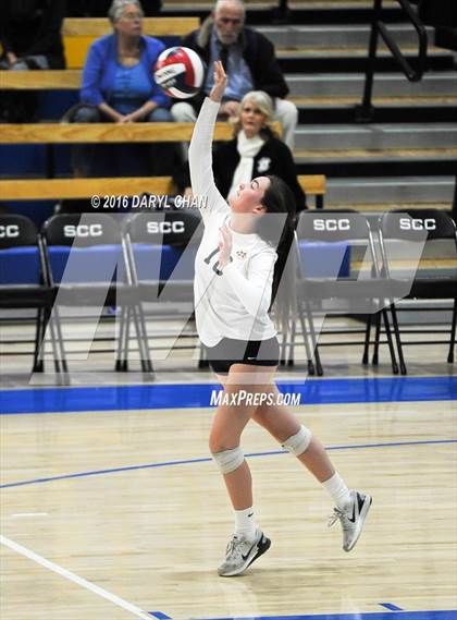 Thumbnail 2 in Menlo School vs. Point Loma (CIF State D4 Final) photogallery.