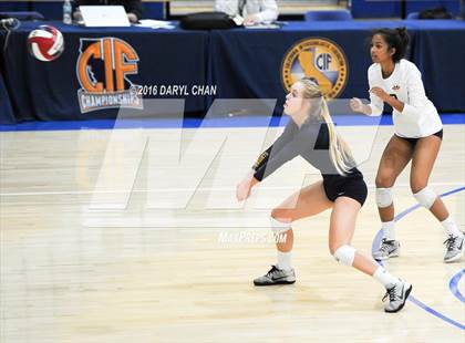 Thumbnail 2 in Menlo School vs. Point Loma (CIF State D4 Final) photogallery.