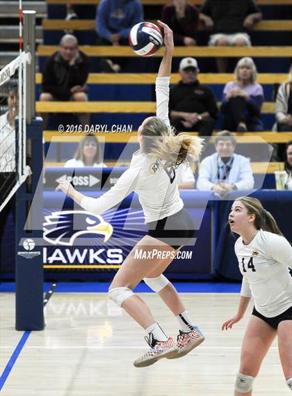 Thumbnail 2 in Menlo School vs. Point Loma (CIF State D4 Final) photogallery.