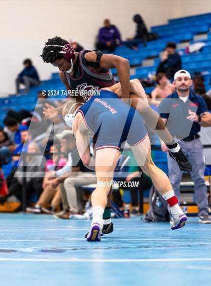 Thumbnail 1 in VHSL 6A Regional Finals photogallery.