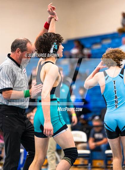 Thumbnail 3 in VHSL 6A Regional Finals photogallery.