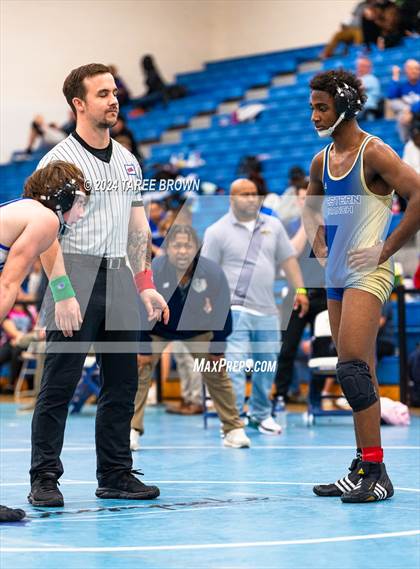 Thumbnail 1 in VHSL 6A Regional Finals photogallery.