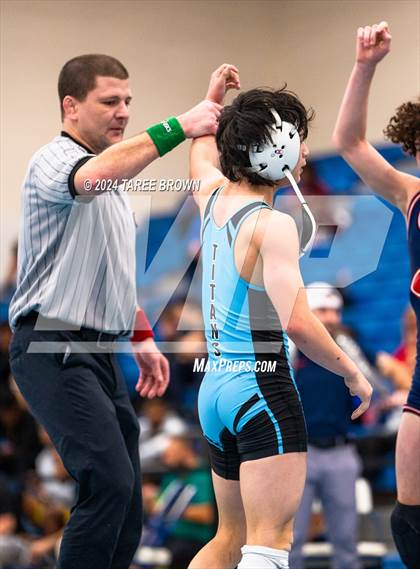 Thumbnail 1 in VHSL 6A Regional Finals photogallery.