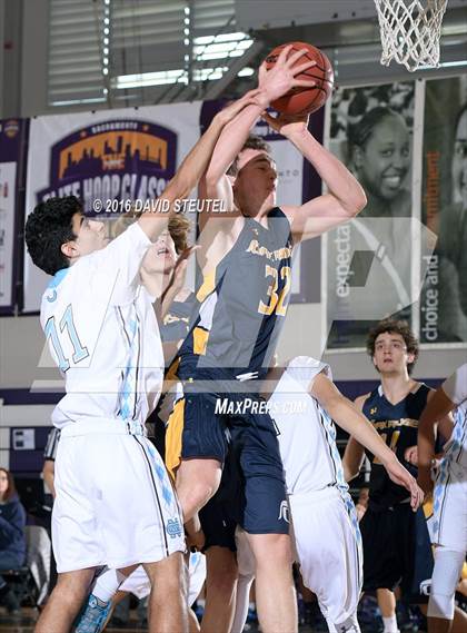 Thumbnail 1 in Oakridge vs. Clovis North (St. Hope Elite Classic) photogallery.