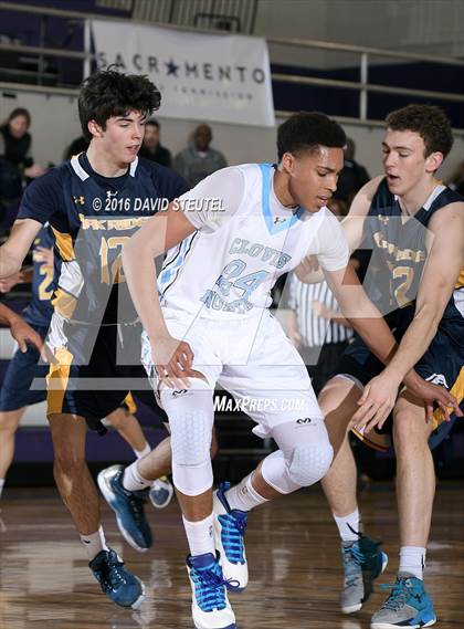 Thumbnail 1 in Oakridge vs. Clovis North (St. Hope Elite Classic) photogallery.