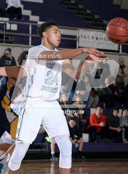 Thumbnail 1 in Oakridge vs. Clovis North (St. Hope Elite Classic) photogallery.