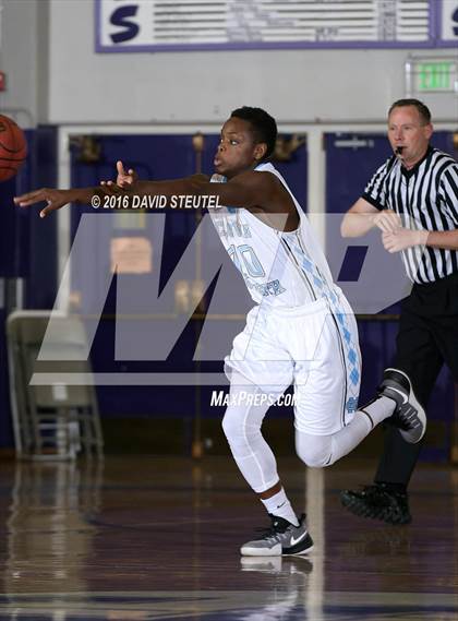 Thumbnail 1 in Oakridge vs. Clovis North (St. Hope Elite Classic) photogallery.