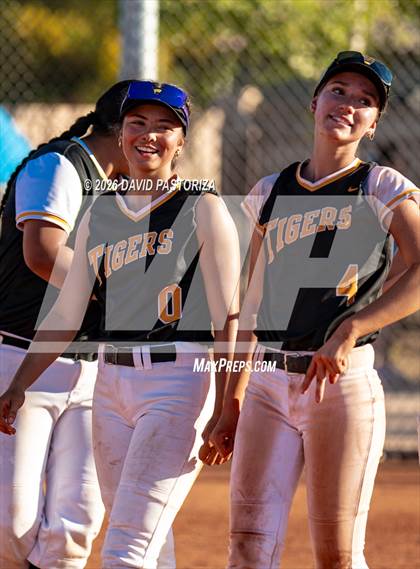 Thumbnail 3 in Gilbert vs. Casteel (West Valley Invitational) photogallery.