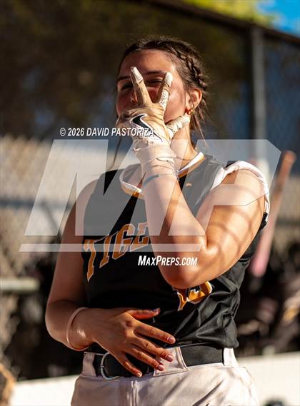 Thumbnail 2 in Gilbert vs. Casteel (West Valley Invitational) photogallery.