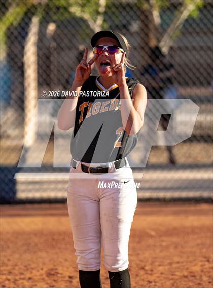 Thumbnail 1 in Gilbert vs. Casteel (West Valley Invitational) photogallery.