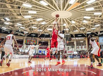 Thumbnail 3 in Mater Dei vs. Oak Hill Academy (Spalding Hoophall Classic) photogallery.