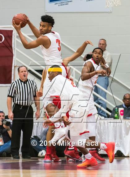 Thumbnail 3 in Mater Dei vs. Oak Hill Academy (Spalding Hoophall Classic) photogallery.