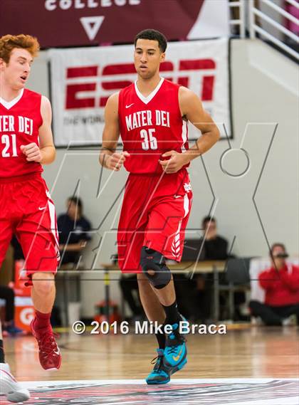 Thumbnail 2 in Mater Dei vs. Oak Hill Academy (Spalding Hoophall Classic) photogallery.