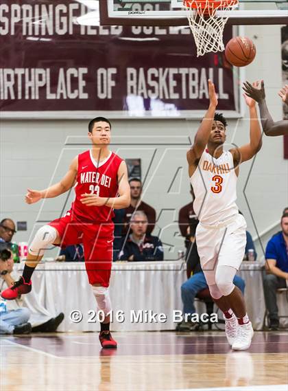 Thumbnail 3 in Mater Dei vs. Oak Hill Academy (Spalding Hoophall Classic) photogallery.