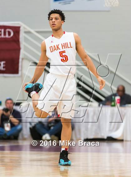 Thumbnail 3 in Mater Dei vs. Oak Hill Academy (Spalding Hoophall Classic) photogallery.