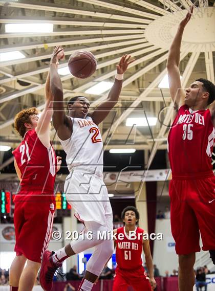 Thumbnail 3 in Mater Dei vs. Oak Hill Academy (Spalding Hoophall Classic) photogallery.
