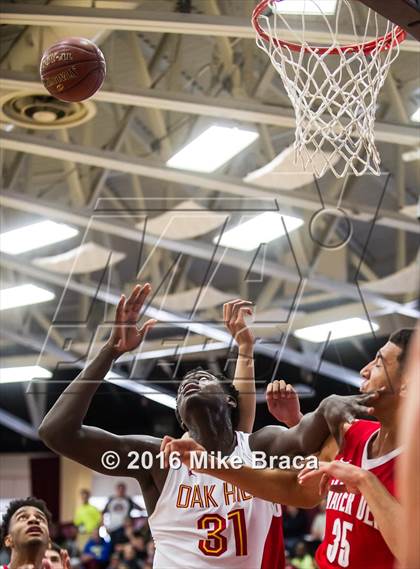 Thumbnail 3 in Mater Dei vs. Oak Hill Academy (Spalding Hoophall Classic) photogallery.