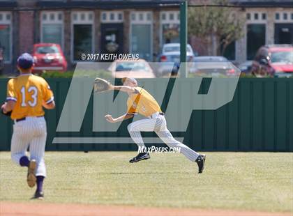 Thumbnail 1 in Farmersville @ Ponder (UIL 3A Region 2 Bi-District Playoff) photogallery.