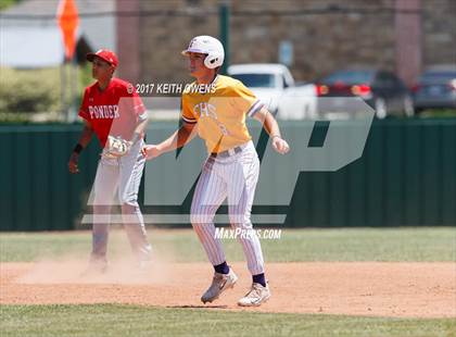 Thumbnail 1 in Farmersville @ Ponder (UIL 3A Region 2 Bi-District Playoff) photogallery.