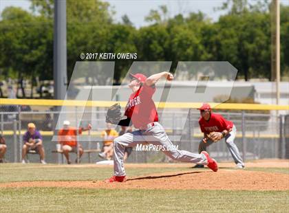 Thumbnail 1 in Farmersville @ Ponder (UIL 3A Region 2 Bi-District Playoff) photogallery.