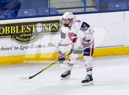 Thumbnail 3 in St. John's vs Central Catholic (MIAA Division 1A) photogallery.