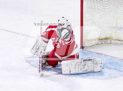Thumbnail 2 in St. John's vs Central Catholic (MIAA Division 1A) photogallery.