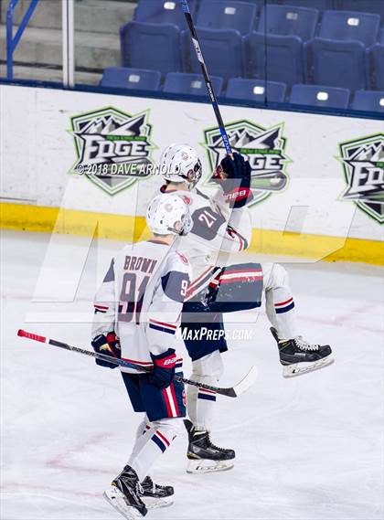 Thumbnail 3 in St. John's vs Central Catholic (MIAA Division 1A) photogallery.