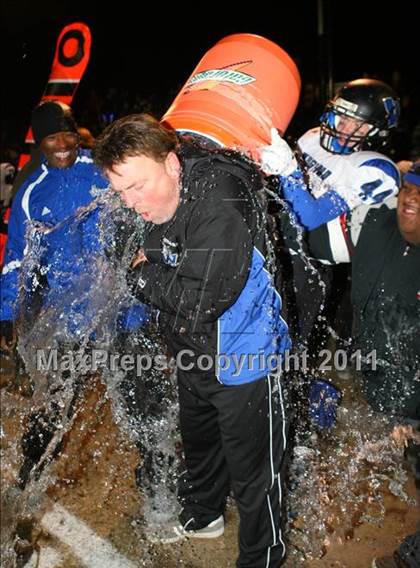 Thumbnail 2 in Windward vs. Excelsior (CIF SS 8-Man D1 Final) photogallery.