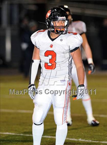 Thumbnail 3 in Ridgefield vs. Staples (CIAC Class LL Quarterfinal) photogallery.