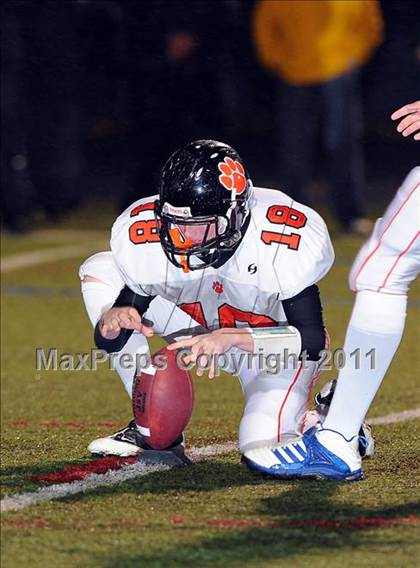 Thumbnail 2 in Ridgefield vs. Staples (CIAC Class LL Quarterfinal) photogallery.