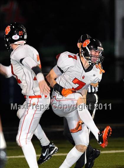 Thumbnail 2 in Ridgefield vs. Staples (CIAC Class LL Quarterfinal) photogallery.