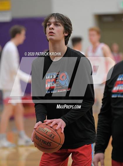 Thumbnail 2 in West Valley vs. Mount Si (WIAA 4A Regional Playoff) photogallery.