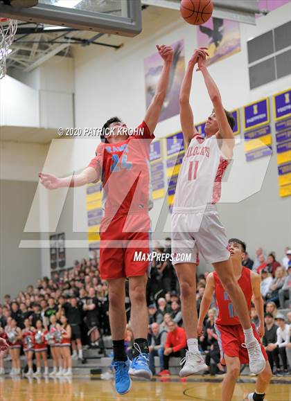 Thumbnail 2 in West Valley vs. Mount Si (WIAA 4A Regional Playoff) photogallery.